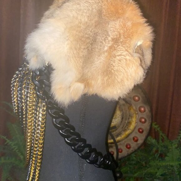 Foxy Layered Neckkvest - Picture 3 of 5